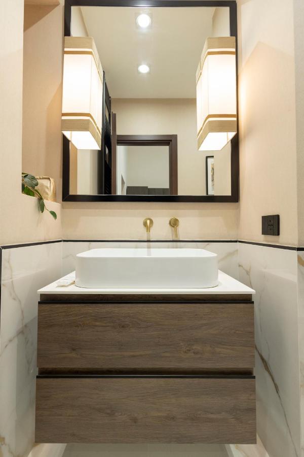 Luxury And Exclusive Bovio Square House * Naples